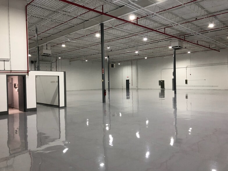 710-712 Anita Ave, Antioch, IL for lease - Interior Photo - Image 2 of 8