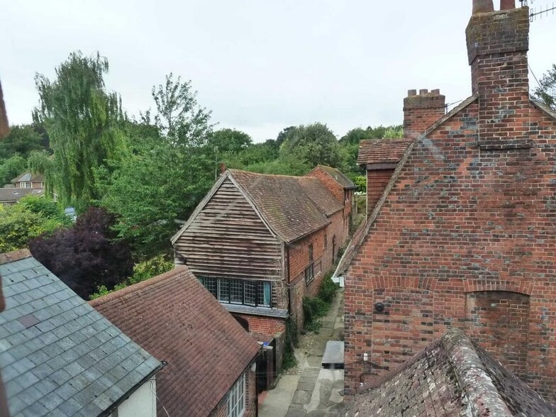 121-124 High St, Marlborough for lease - Building Photo - Image 2 of 3