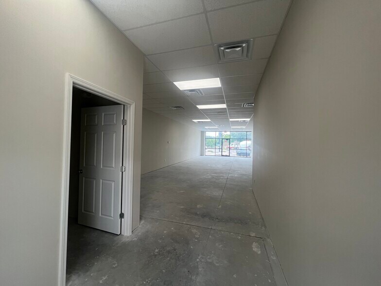 3519 E Central Ave, Wichita, KS à louer - Photo du bâtiment - Image 3 de 8