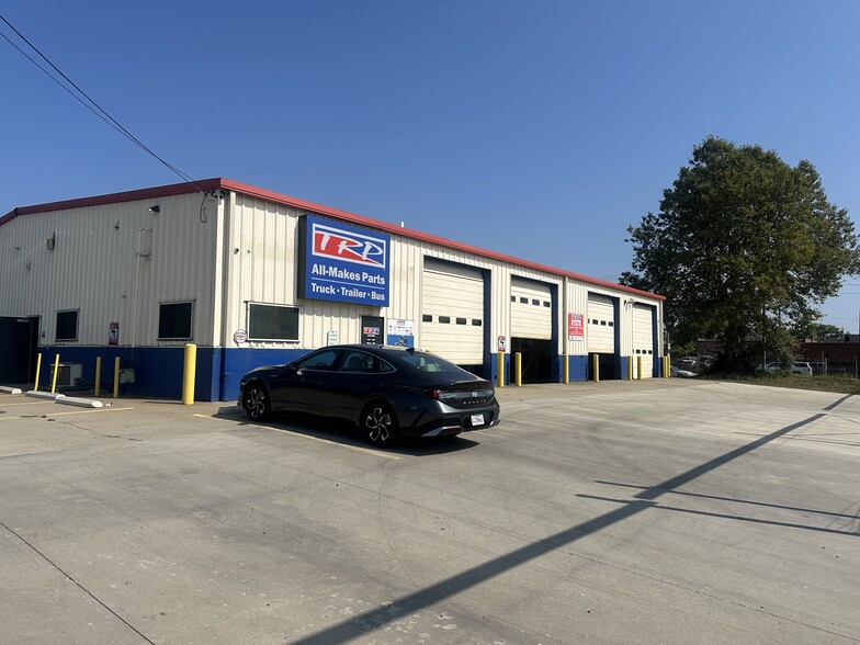 5301 Crayton Ave, Cleveland, OH for lease - Primary Photo - Image 1 of 25