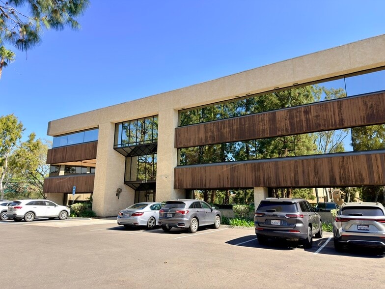 674 County Square Dr, Ventura, CA for sale - Primary Photo - Image 1 of 10