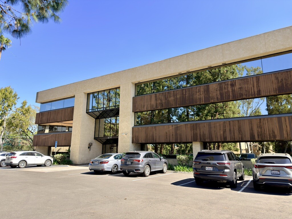674 County Square Dr, Ventura, CA for sale Primary Photo- Image 1 of 11