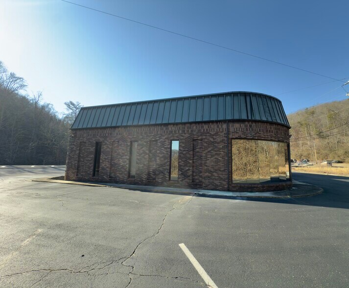 1030 Wintergap Rd, Oliver Springs, TN à vendre - Photo du bâtiment - Image 2 de 44