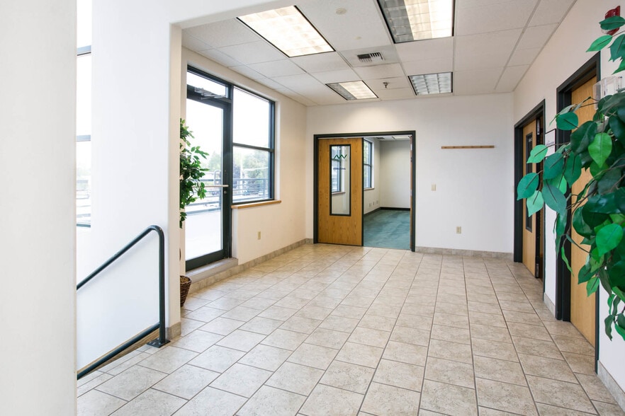 910 Brooks St, Missoula, MT for lease - Building Photo - Image 2 of 105