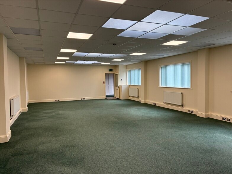 Towcester Rd, Milton Keynes à vendre - Photo du bâtiment - Image 2 de 6