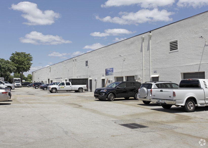 1411 SW 30th Ave, Pompano Beach, FL for lease - Building Photo - Image 3 of 12