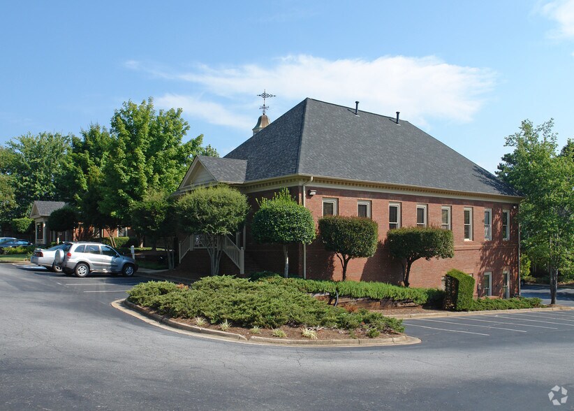 8735 Dunwoody Pl, Atlanta, GA à louer - Photo du bâtiment - Image 3 de 11