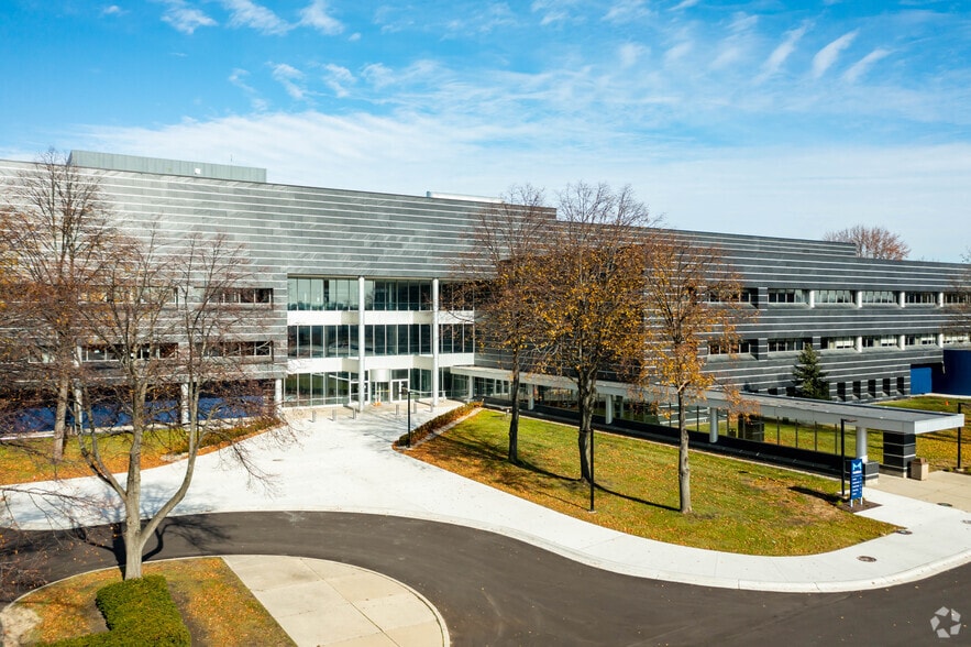 26555 Northwestern Hwy, Southfield, MI for lease - Building Photo - Image 3 of 17