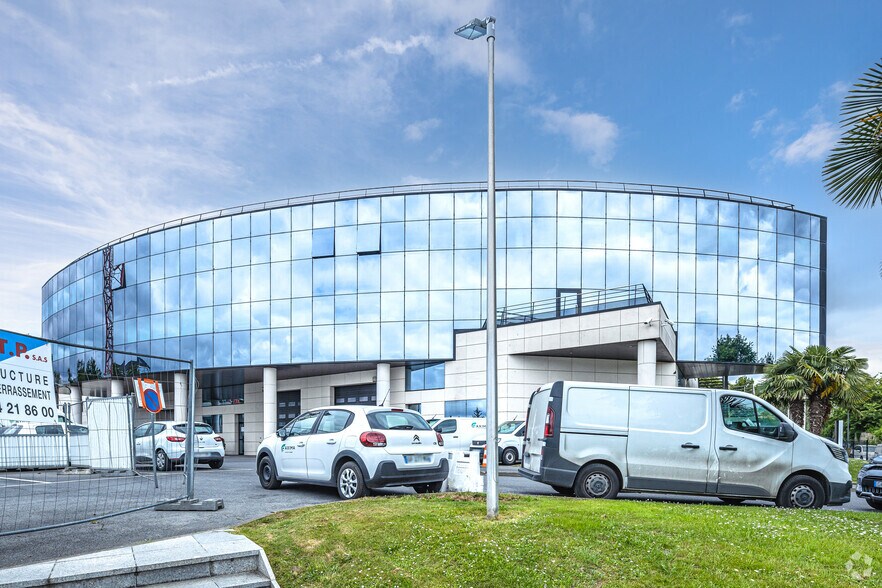 Bureau dans Bry-sur-Marne à louer - Photo principale - Image 1 de 3