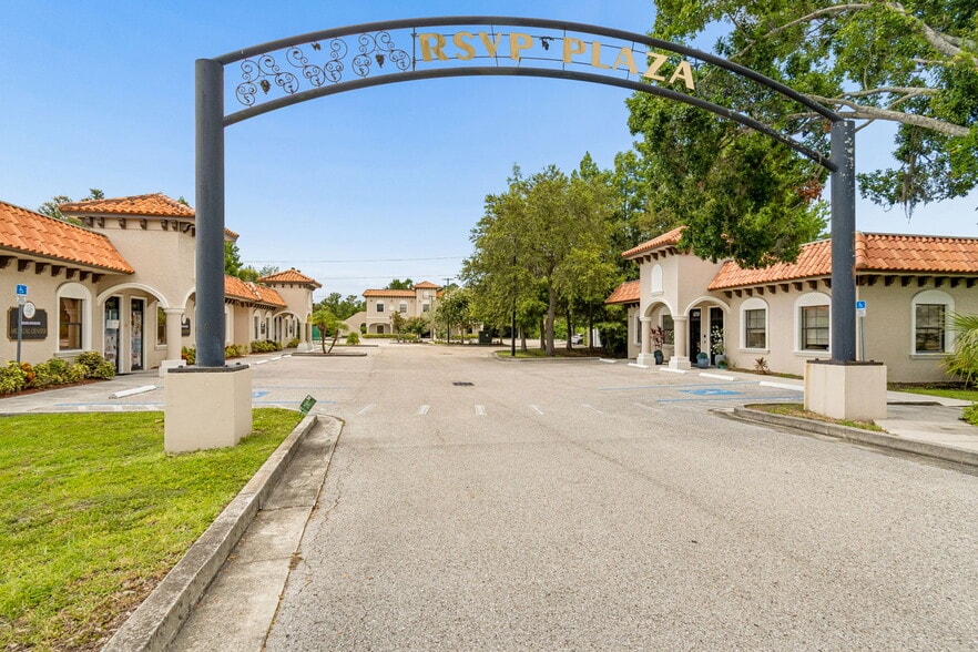 6730 W Linebaugh Ave, Tampa, FL à vendre - Photo du bâtiment - Image 3 de 27