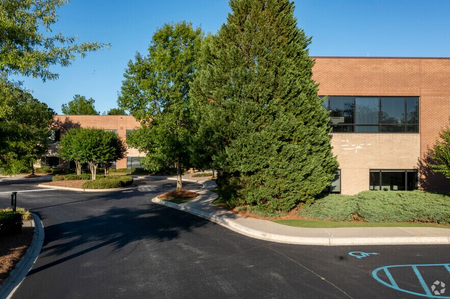 2700 Corporate Dr, Birmingham, AL à louer - Photo du bâtiment - Image 2 de 5