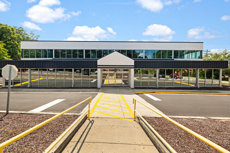 4020 N Roxboro St, Durham, NC à louer - Photo du bâtiment - Image 2 de 17