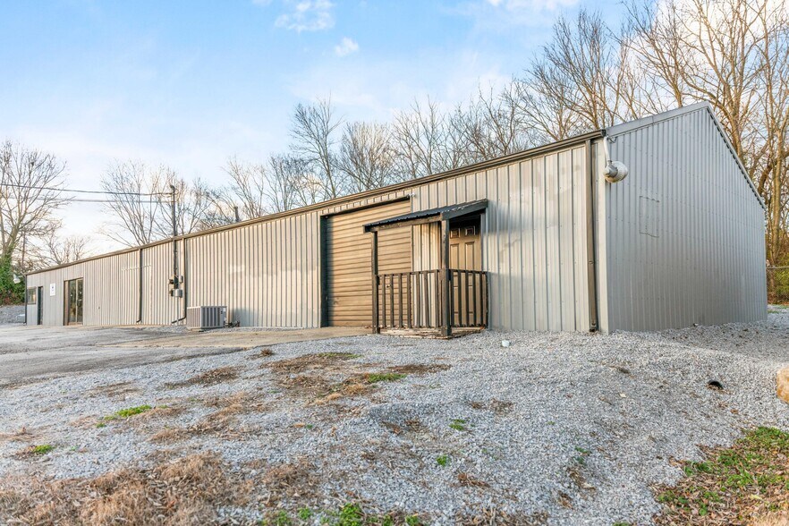 904 E Main St, Stanford, KY à vendre - Photo du bâtiment - Image 2 de 7