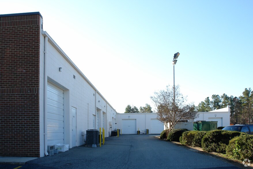 5619 Hillsborough St, Raleigh, NC à louer - Photo du bâtiment - Image 3 de 3