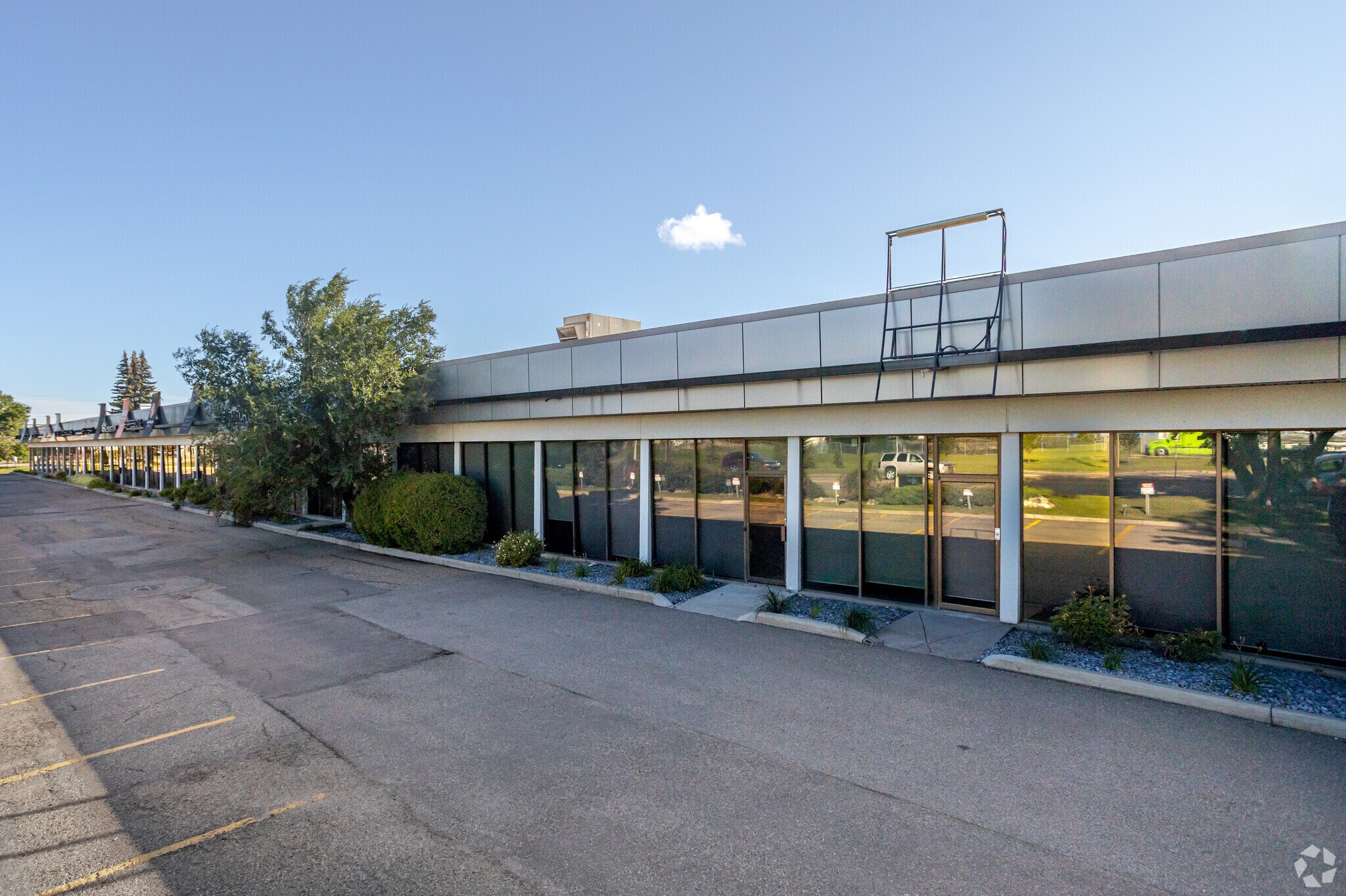 4435-4465 99 St NW, Edmonton, AB à vendre Photo principale- Image 1 de 1