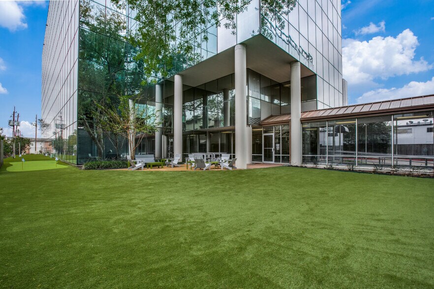 1220 Augusta Dr, Houston, TX à louer - Photo du bâtiment - Image 2 de 7