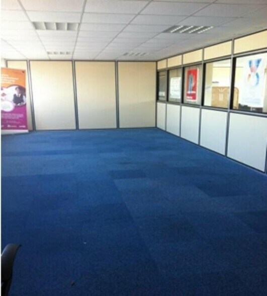 Office in Sotteville-lès-Rouen for lease - Interior Photo - Image 2 of 3