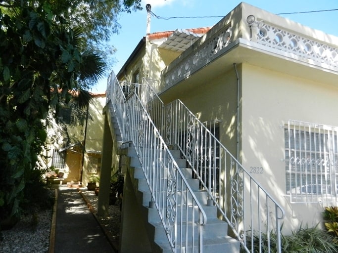 2822 Pine Tree Dr, Miami Beach, FL à vendre - Photo principale - Image 1 de 34