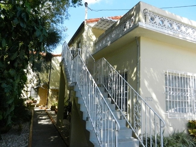 More details for 2822 Pine Tree Dr, Miami Beach, FL - Multifamily for Sale