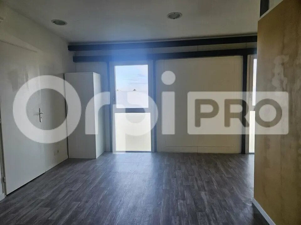 Office in Eysines for lease Interior Photo- Image 1 of 7