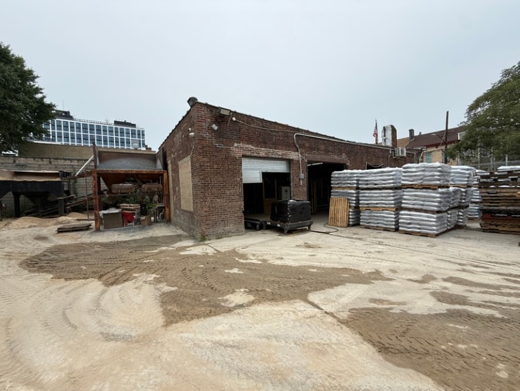 322 Barbey St, Brooklyn, NY à louer - Photo du bâtiment - Image 2 de 7