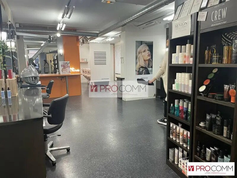 Retail in Chartres for lease Interior Photo- Image 1 of 5