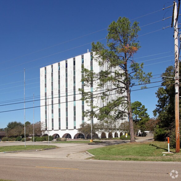 10225 Florida Blvd, Baton Rouge, LA à louer - Photo du bâtiment - Image 2 de 9