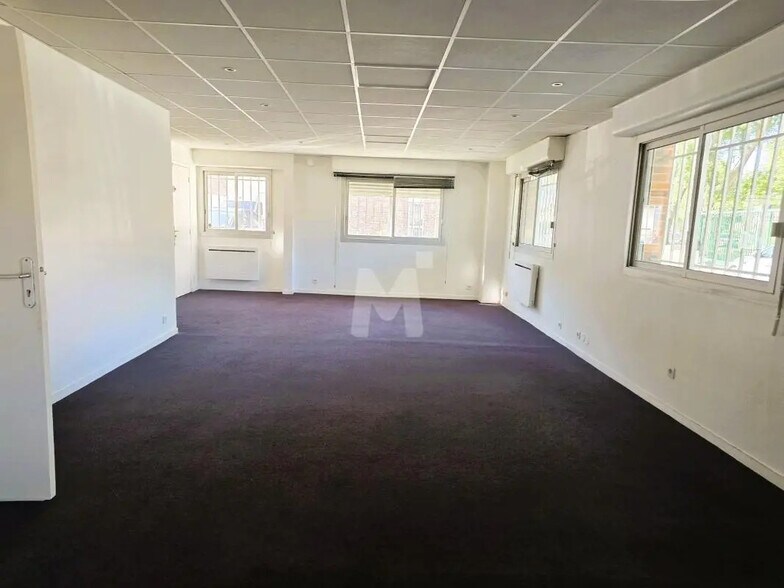Office in Lisses for lease - Building Photo - Image 2 of 10