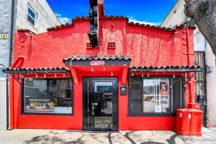 143 W San Ysidro Blvd, San Ysidro, CA à vendre - Photo du bâtiment - Image 2 de 36