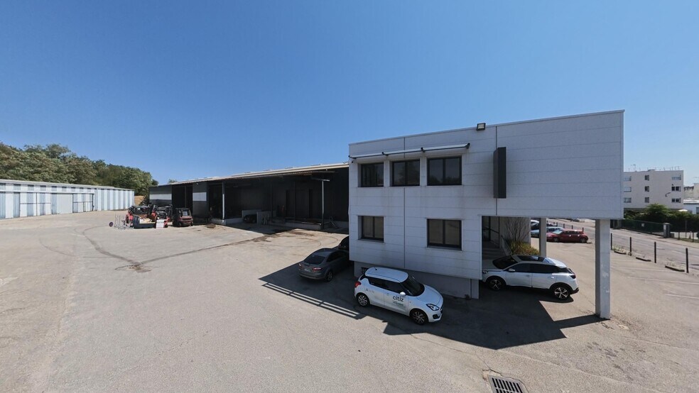 3 Rue Eugène Hénaff, Vénissieux for sale - Building Photo - Image 3 of 8