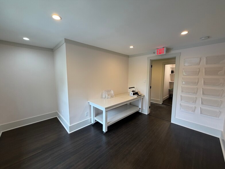 144 N Main St, East Hampton, NY for lease - Building Photo - Image 3 of 14