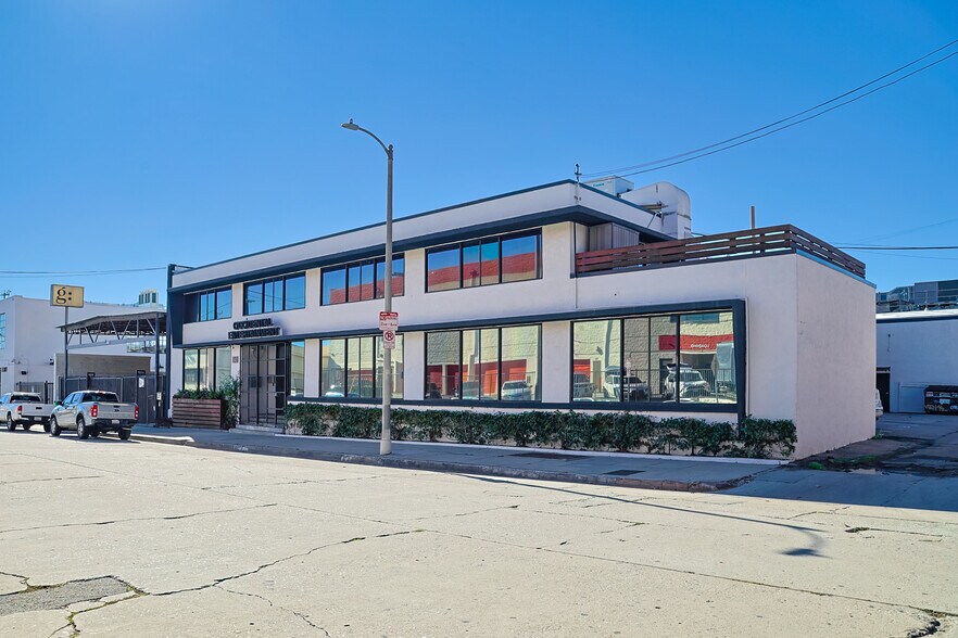 1041 N Mansfield Ave, Los Angeles, CA à vendre - Photo du bâtiment - Image 2 de 25