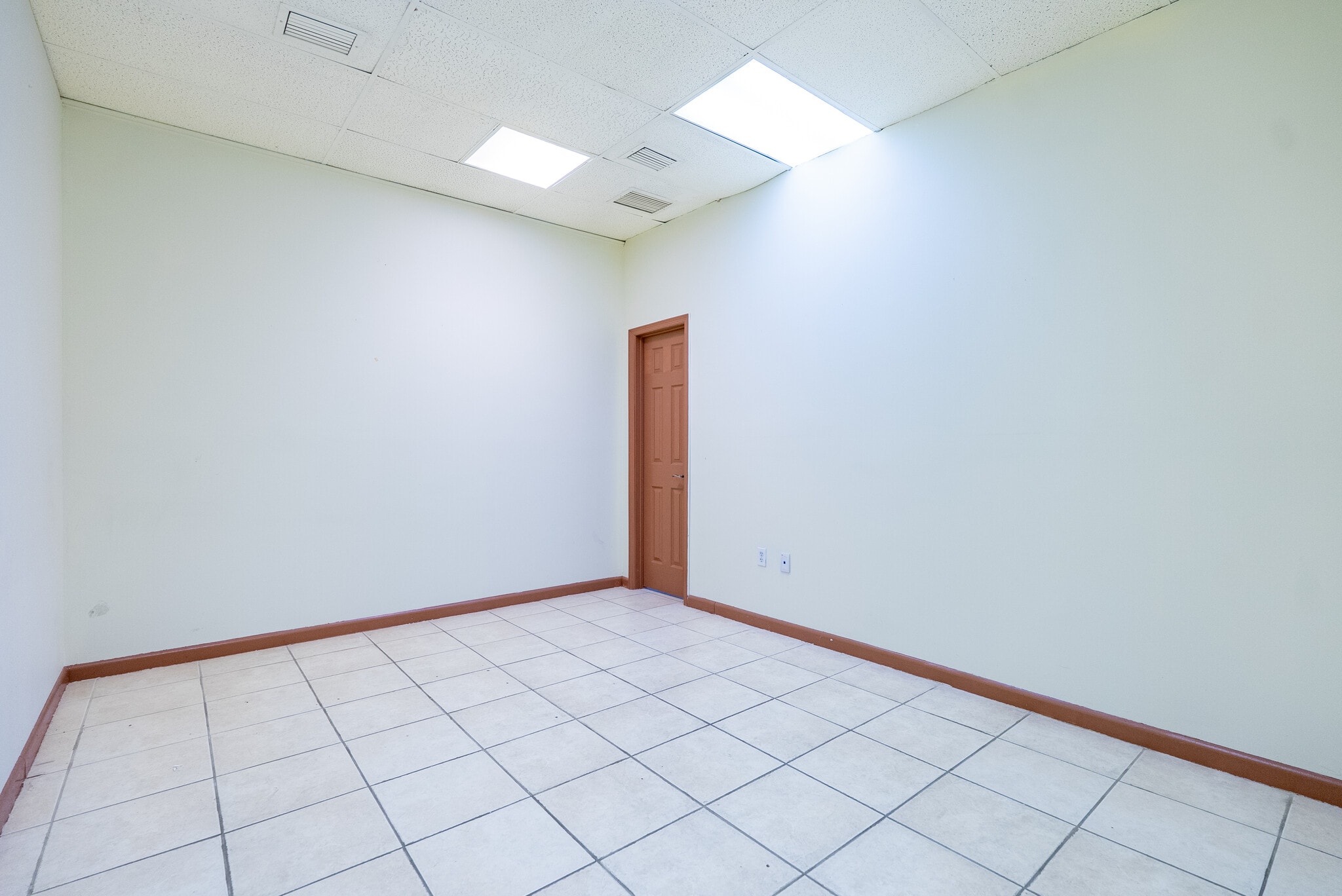 16391 NE 11th Ave, North Miami Beach, FL à louer Photo intérieure- Image 1 de 3