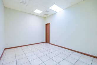 16391 NE 11th Ave, North Miami Beach, FL à louer Photo intérieure- Image 1 de 3