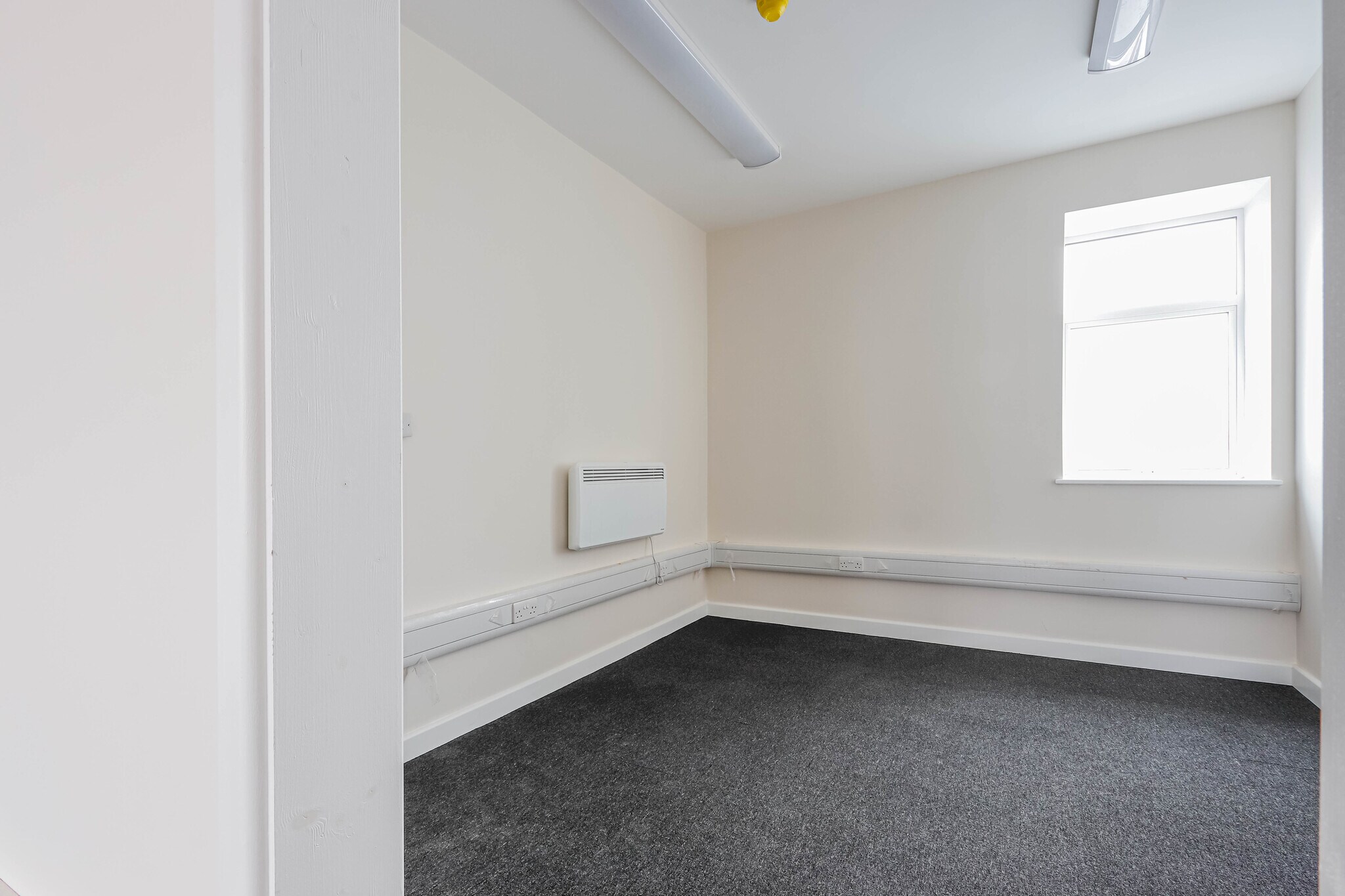 142-144 Holton Rd, Barry for lease Interior Photo- Image 1 of 4