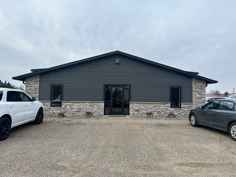 11785 Justen Cir, Osseo, MN à vendre - Photo du bâtiment - Image 1 de 1