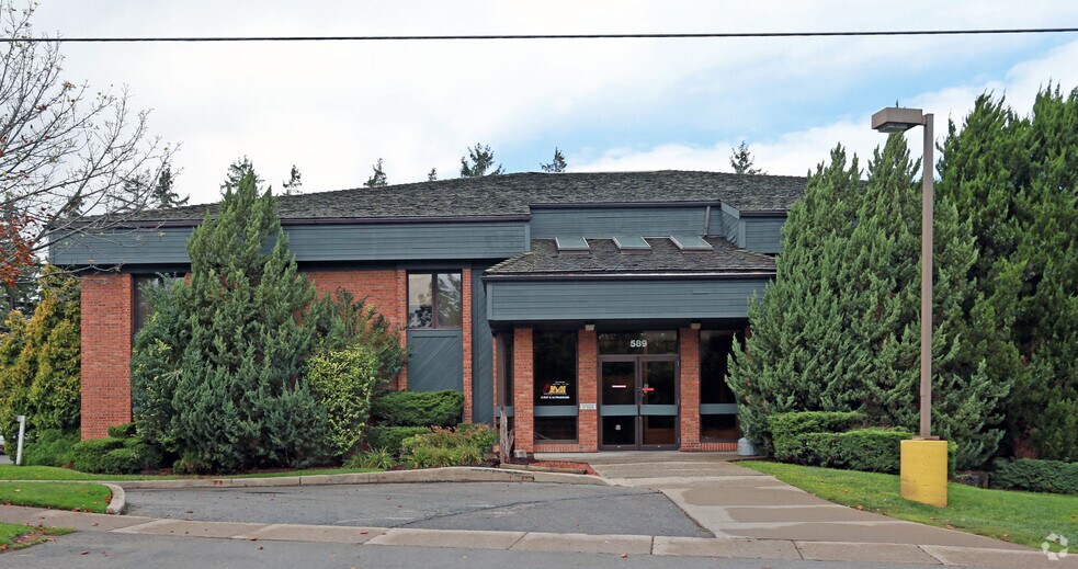 589 Lake St, St Catharines, ON à louer - Photo du bâtiment - Image 2 de 10