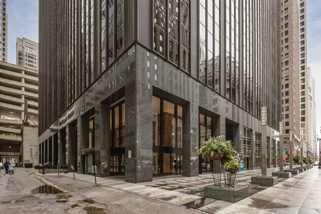 Plus de détails pour 30 N LaSalle St, Chicago, IL - Commerce de détail à louer