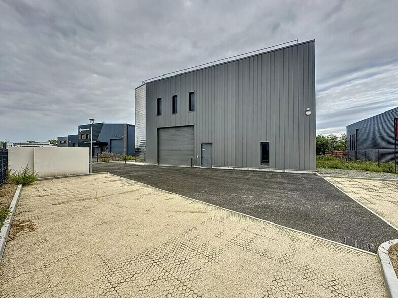 Local d'activités dans Portet-sur-Garonne à vendre - Photo du bâtiment - Image 2 de 4
