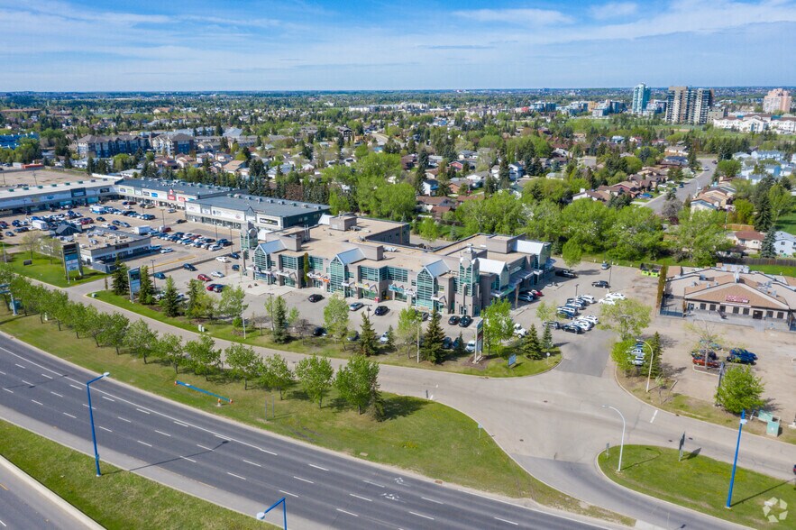 2920 Calgary Trl NW, Edmonton, AB à louer - Aérien - Image 2 de 5