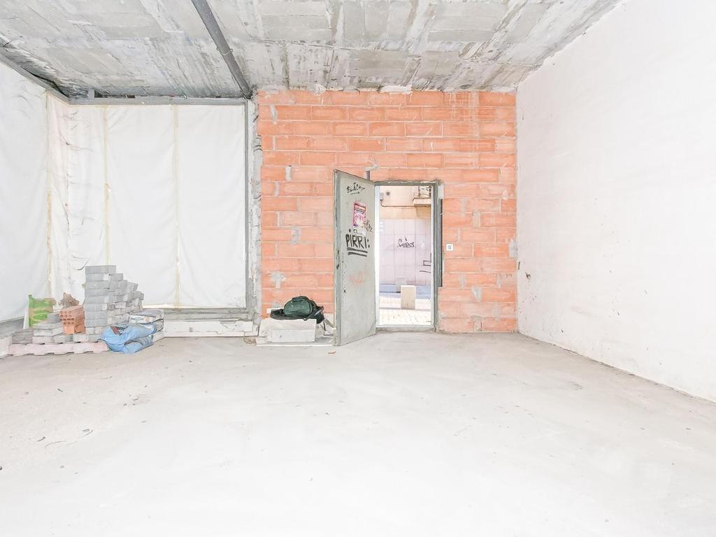 Manresa, BAR 08241 - Unit Pt02 - - Interior Photo - Image 1 of 8