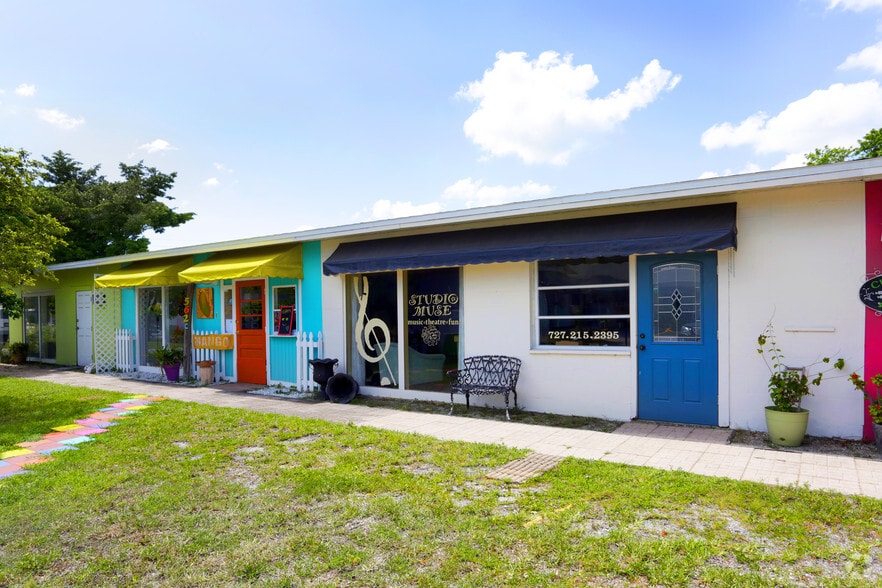562 Indian Rocks Rd, Largo, FL à vendre - Photo principale - Image 1 de 4
