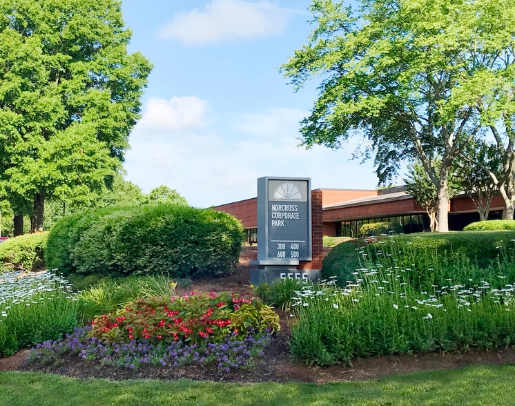 5300 Oakbrook Pky, Norcross, GA à louer - Photo du bâtiment - Image 2 de 49