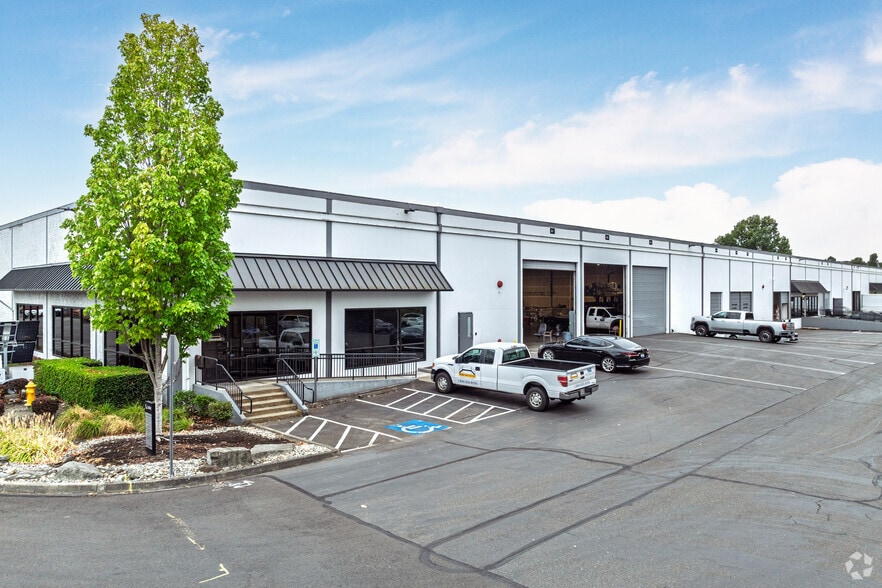 7815 S 208th St, Kent, WA for lease - Primary Photo - Image 1 of 5