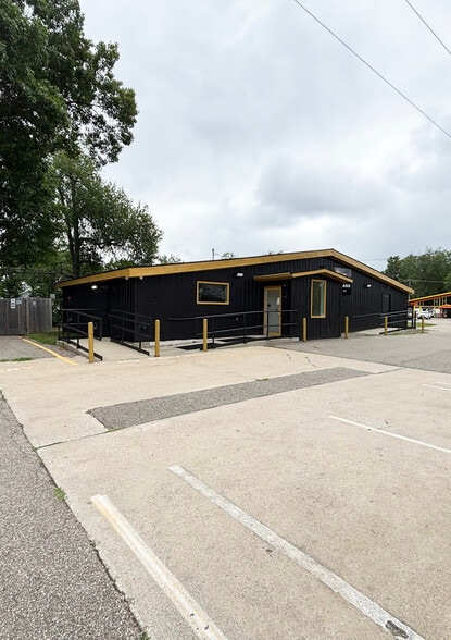 9017 S Sprinkle Rd, Kalamazoo, MI à louer - Photo du bâtiment - Image 2 de 4