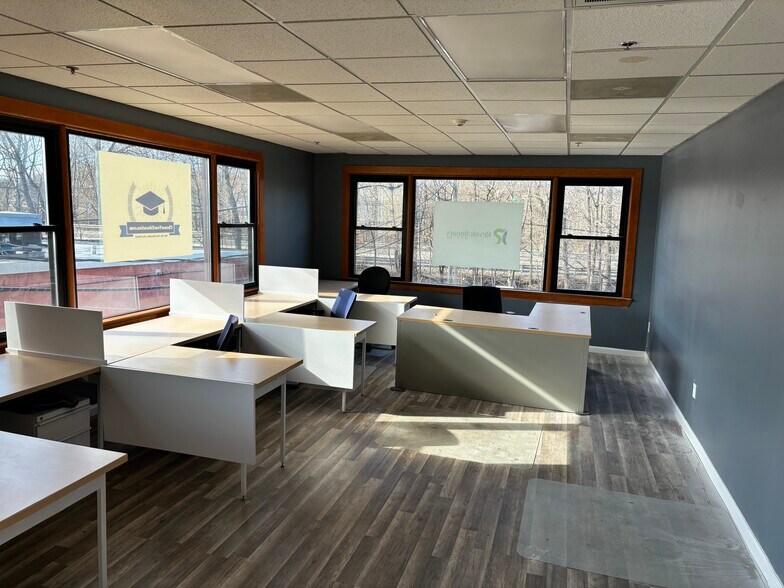 5 W Main St, Denville, NJ à louer - Photo intérieure - Image 3 de 9