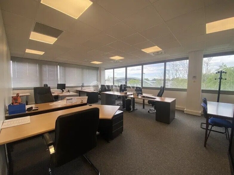 Bureau dans Poissy à louer - Photo intérieure - Image 2 de 12