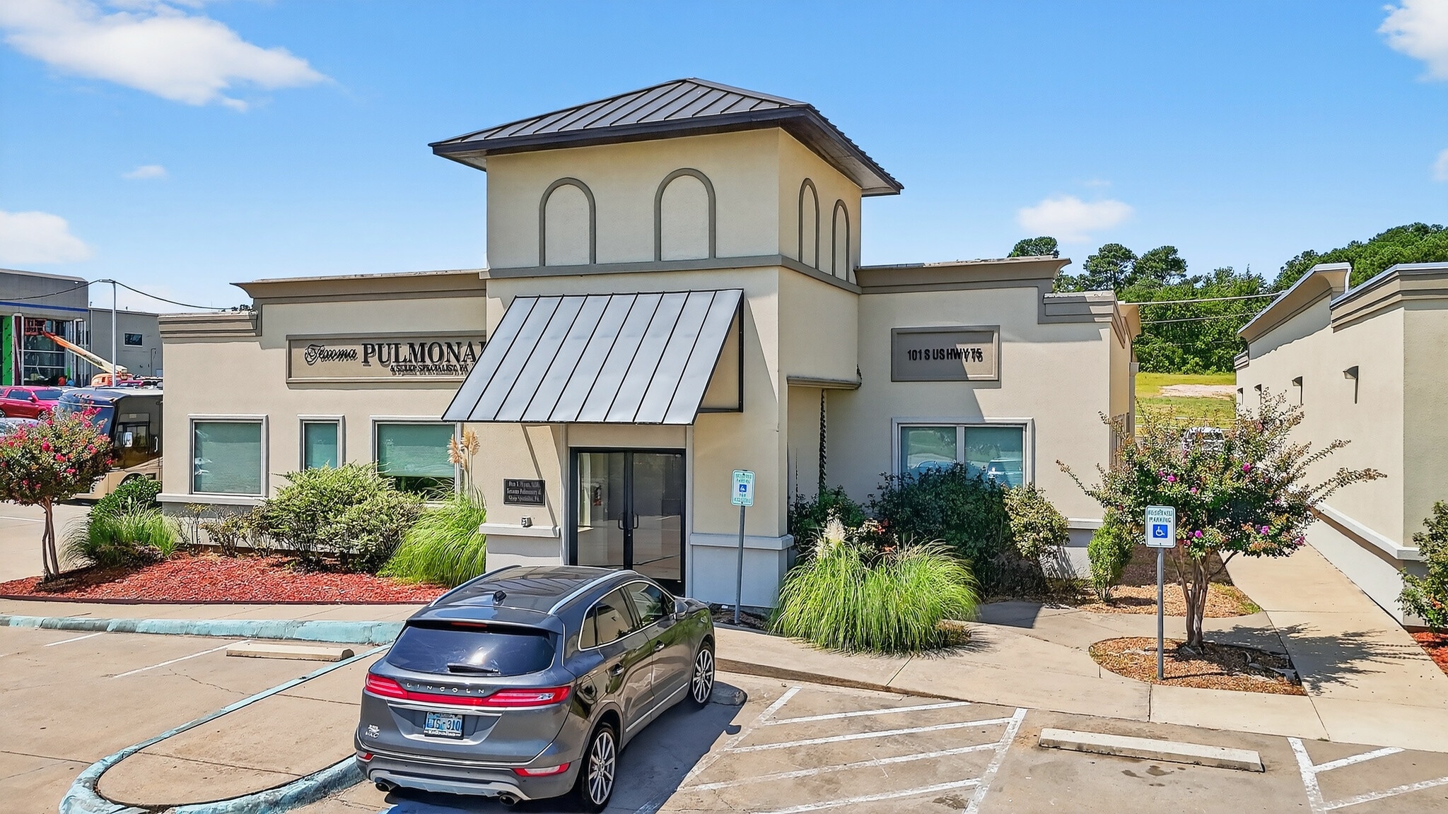 101 S US Highway 75, Denison, TX for lease Primary Photo- Image 1 of 33