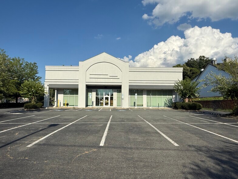 6824 Harrisburg Rd, Charlotte, NC à louer - Photo du bâtiment - Image 1 de 22