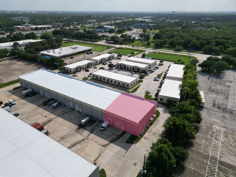202 Industrial Blvd, Sugar Land, TX à vendre - Photo du bâtiment - Image 3 de 7